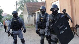 Peste 100 de percheziţii domiciliare &icirc;n toată țara, miercuri dimineața