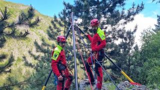 Un ucrainean de 38 de ani, salvat de salvamontiști din Munții Maramureșului. Bărbatul era pe drum de c&acirc;teva zile și nu avea provizii