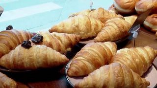 VIDEO &bdquo;Noi folosim &icirc;n rețetele noastre...&rdquo;. Secretul croissantului franțuzesc