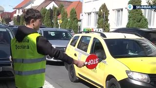 VIDEO &bdquo;Ajut pietonii să treacă strada &icirc;n siguranță&rdquo;. Regulile de circulație, pe &icirc;nțelesul copiilor
