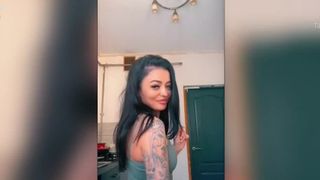 VIDEO Melodii care st&acirc;rnesc revoltă. Dani Mocanu, implicat &icirc;ntr-un scandal de proporții din cauza versurilor care promovează traficul de persoane