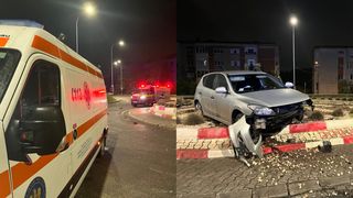 Viteza a băgat trei tineri în spital! Mașina condusă de șoferița de 21 de ani s-a înfipt într-un sens giratoriu din Tulcea