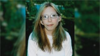 O femeie găsită mumificată după 3 ani în apartamentul ei a scris "Mor de foame” pe calendarul din casă