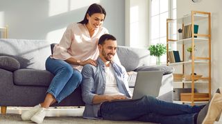 VIDEO „Știți cum e cu îndrăgostitul”. Revin la modă căsătoriile de tineri