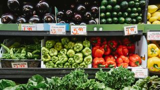 Mâncarea, din ce în ce mai scumpă în România. Care sunt alimentele ale căror prețuri au crescut semnificativ față de anul trecut