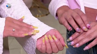 VIDEO &bdquo;Putem să le combinăm &icirc;n funcție de evenimentul pe care &icirc;l avem&rdquo;. Unghii cu efect de sticlă