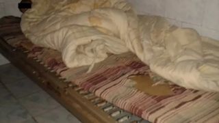 Valentin a fost lăsat să moară &icirc;n depozitul Spitalului de Psihiatrie Poiana Mare. Personalul a refuzat să-i dea m&acirc;ncare și medicamente de frică să nu se infecteze cu HIV