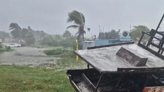 VIDEO Alertă &icirc;n Jamaica! Uraganul Melissa, de categoria 5, a lovit cu o forță devastatoare