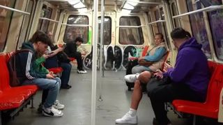 VIDEO Garniturile vechi de metrou ne afectează grav auzul. Medicii trag un semnal de alarmă