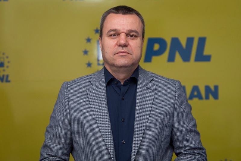 Eugen Pîrvulescu este cercetat pentru instigare la cumpărare de influenţă.