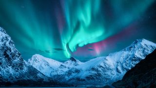 VIDEO Aurora boreală, spectacol pe cer! Fenomenul a fost vizibil în mai multe zone din România