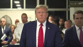 VIDEO Donald Trump, război total cu industria filmelor pentru adulți cu doar o lună &icirc;naintea alegerilor 