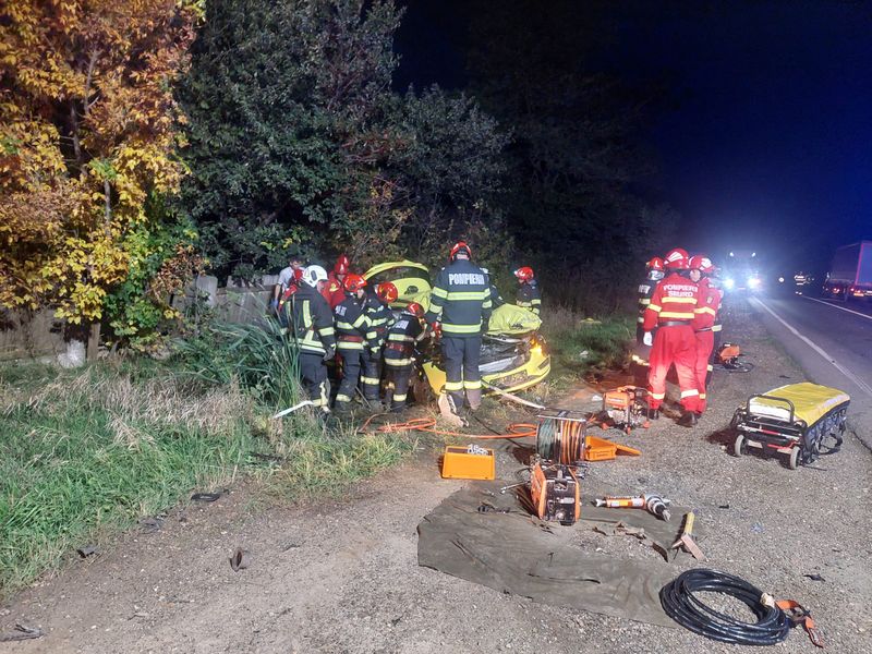 O fată de 16 ani și-a pierdut viața într-un accident cumplit pe "Drumul morții"