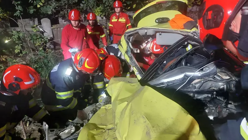 O fată de 16 ani și-a pierdut viața într-un accident cumplit pe "Drumul morții"