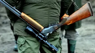 VIDEO Un bărbat de 40 de ani, împușcat mortal cu o armă de vânătoare într-o parcare. Se pregătea pentru o partidă de vânătoare de cerbi