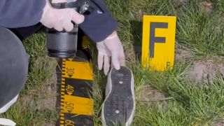 Un bătrân, spulberat de o mașină în Argeș. După ce l-a lovit, șoferul băut a fugit, dar s-a întors mai târziu la locul accidentului