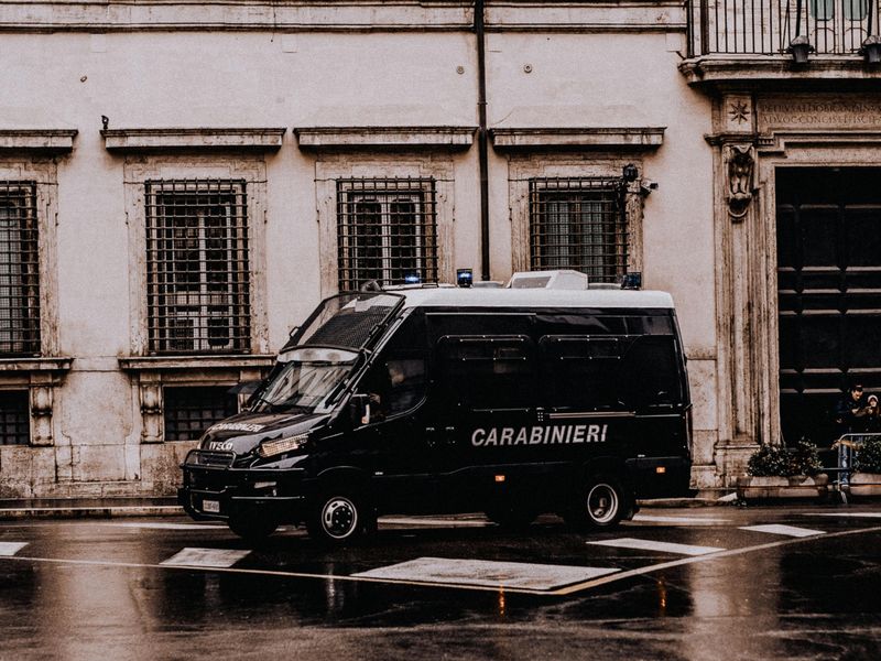 barbat batut, i-a dat foc, spital, romanca