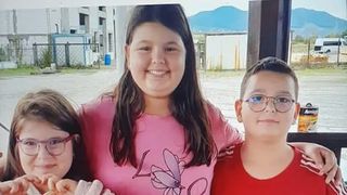 Cei trei frați minori, dispăruți din Hunedoara, ar fi fost răpiți de mamă! O filmare în care aceștia spun unde sunt circulă pe internet: "Roxana, nu vrem la tine"