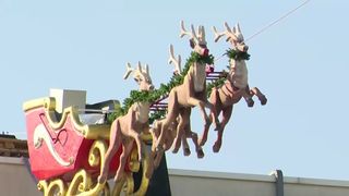 VIDEO „Simt că fac parte dintr-un oraș privilegiat”. Sania „tunată” a moșului a ajuns la Craiova