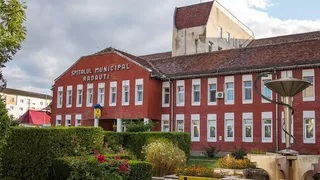 VIDEO UPDATE Descinderi DNA la Spitalul Municipal din Rădăuţi. Sunt percheziții în 82 de domicilii ale unor persoane fizice din județul Suceava