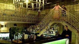 VIDEO &bdquo;Această clădire a luat naștere &icirc;n 1848&rdquo;. Seif istoric transformat &icirc;n bar