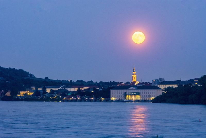 Lună Plină pe 17 octombrie 2024