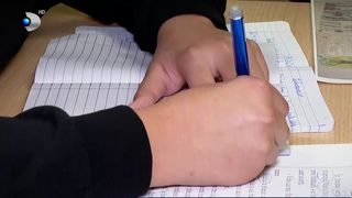 VIDEO &bdquo;Nu am fost niciodată&rdquo;. De nevoie, s-au apucat de școală la 13 ani