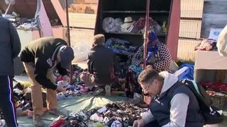 VIDEO &bdquo;Nu-ți permiți să iei acolo&rdquo;. Merg la t&acirc;rg mai des dec&acirc;t la mall