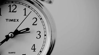 Ora de iarnă 2024: România schimbă ora în weekend! Iată cum trebuie fixate ceasurile