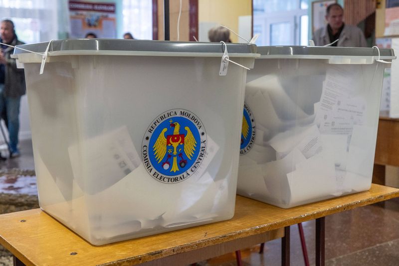 Ce înseamnă rezultatul referendumului din Moldova?