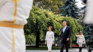 Ce salariu are președintele Moldovei. Este mai mic sau mai mare decât al președintelui României?