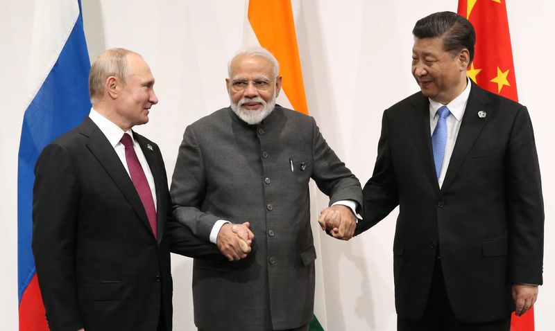 Președintele Xi Jinping din China, Narendra Modi din India, alături de Vladimir Putin 