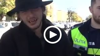 VIDEO Oamenii, folosiți drept scut în fața "vampirului"