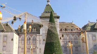VIDEO Pregătirile pentru sărbători sunt &icirc;n toi! Orașe gata de Crăciun, p&acirc;rtii &icirc;nverzite
