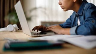 Țara din Europa în care copiii sub 15 ani NU au voie să intre pe rețelele sociale