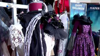 VIDEO „Fiecare client se poate costuma cu orice dorește”. Ținute de închiriat pentru Halloween