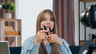 VIDEO &bdquo;De ce să nu merg și la curs?&rdquo;. O facultate din Irlanda &icirc;nvață tinerii să devină influenceri de succes