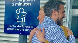 aeroport, imbratisare, turisti, avion