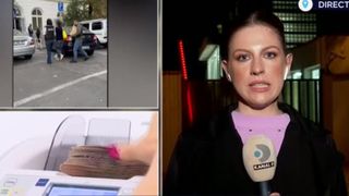 VIDEO Mai mulți oameni, jefuiți chiar de directoarea băncii! Femeia viza în special bătrânii 
