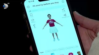 VIDEO &bdquo;Aici este avatarul meu&rdquo;. Cu stilistul...&icirc;n buzunar