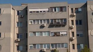 VIDEO Fotovoltaicele de apartament, ilegale în România. Printre locatari părerile sunt împărțite