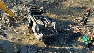 Un bărbat a murit după ce a căzut cu mașina de pe pod, în Vrancea. Ca prin miracol, o fetiță de 9 ani a supraviețuit impactului și a ieșit singură din autoturism