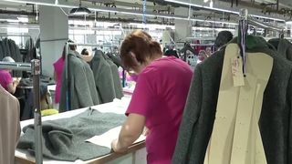 VIDEO „Va elimina de pe piață produsele falsificate”. Hainele călătoresc cu...pașaport