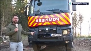 VIDEO Pădure în flăcări, intervenție cu elicopterul