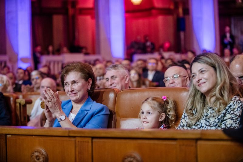 nicolae ciuca, campanie electorala, alegeri 2024, nicolae ciuca sotie 