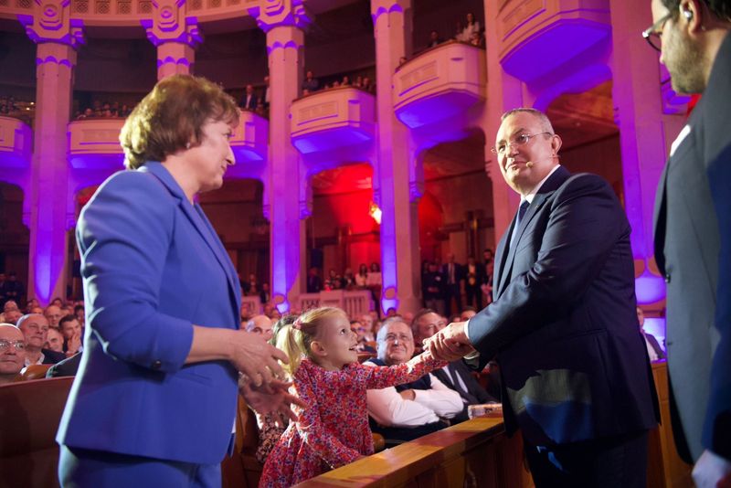 nicolae ciuca, campanie electorala, alegeri 2024, nicolae ciuca sotie 