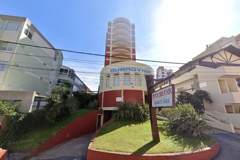 Hotelul înainte de prăbușire