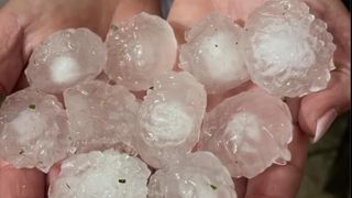 VIDEO Prăpăd în Spania: Mașini ciuruite de grindină record