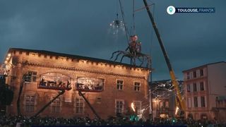 VIDEO Spectacolul a fost cu adevărat impresionant&rdquo;. Porțile &Icirc;ntunericului- creaturi de 14 metri pe străzile din Toulouse