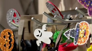 VIDEO C&acirc;t plătesc părinții pentru Halloween. Rom&acirc;nii scot sume de coșmar din buzunar